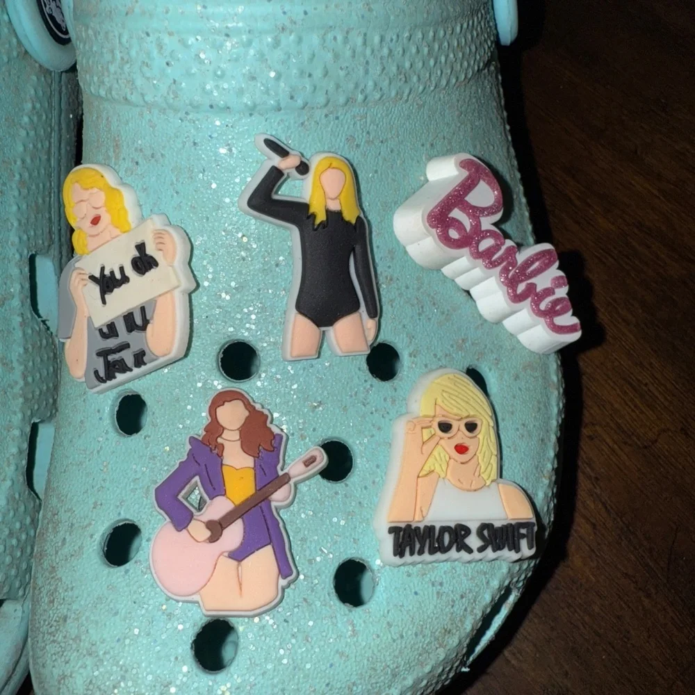 Crocs Mint Green W Glitter Sparkle And Taylor Swift Barbie Charms Size J1